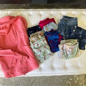 Lot of girls’ clothes 💟